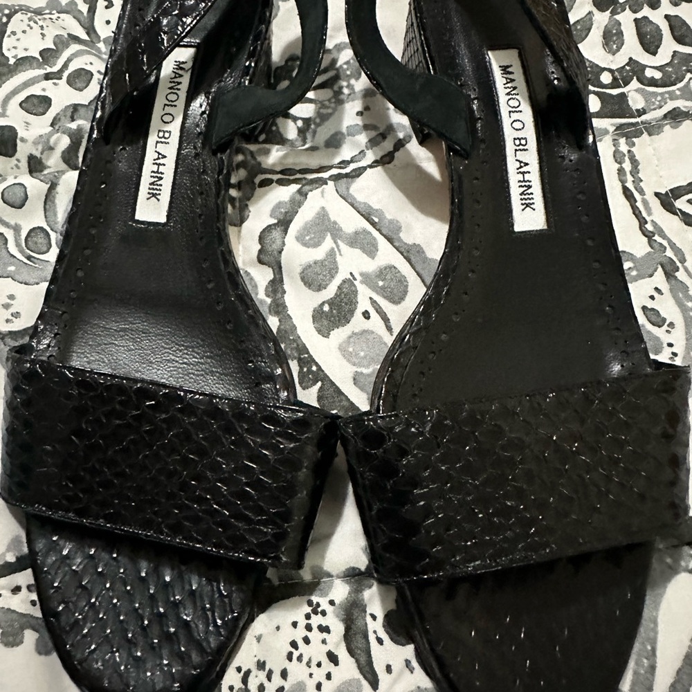 Manolo Blahnik Textured Black Sandals - Picture 11 of 16